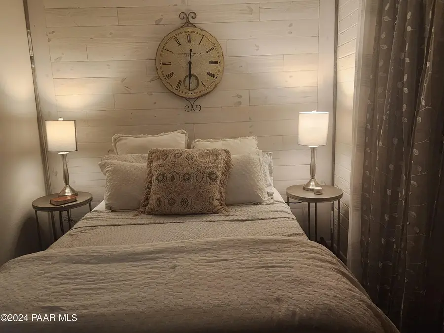 19060 E Palm Lane, Black Canyon City, AZ 85324 - Image #3