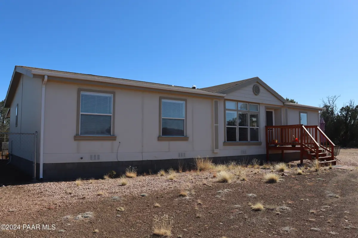 44175 Cattle Drive, Ash Fork, AZ 86320 - Image #1