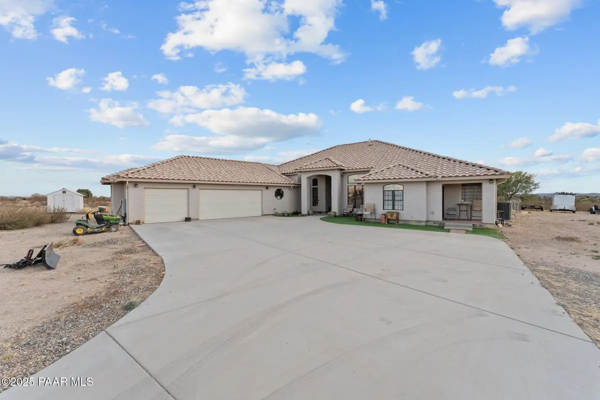 21315 W Vista Royale Drive, Wickenburg, AZ 85390 - Image #1