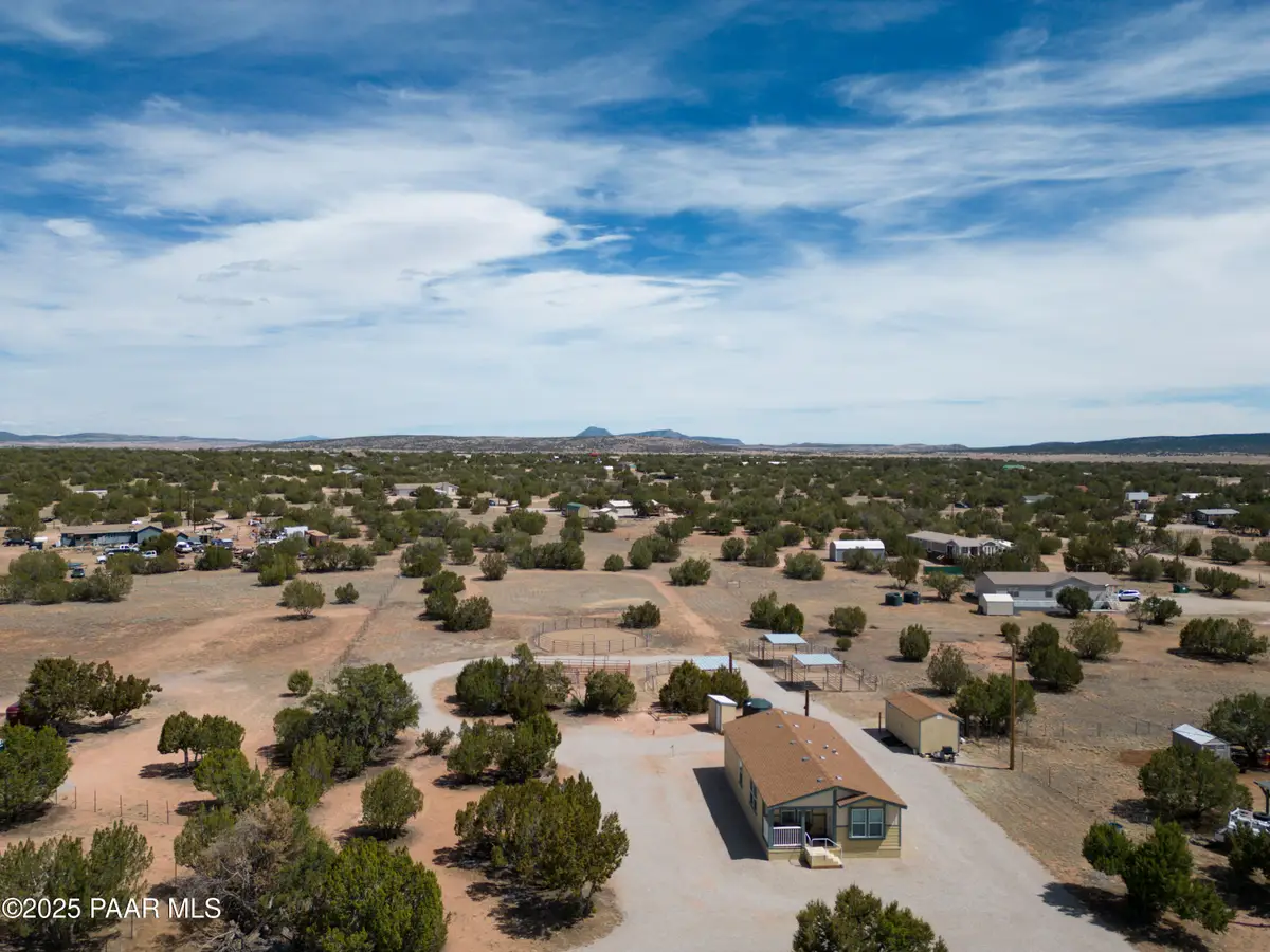 53845 N Cedar Drive, Seligman, AZ 86337 - Image #1