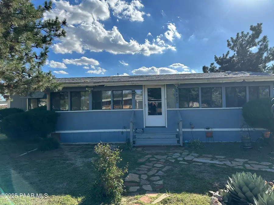 18212 S Pioneer Road, Peeples Valley, AZ 86332 - Image #2