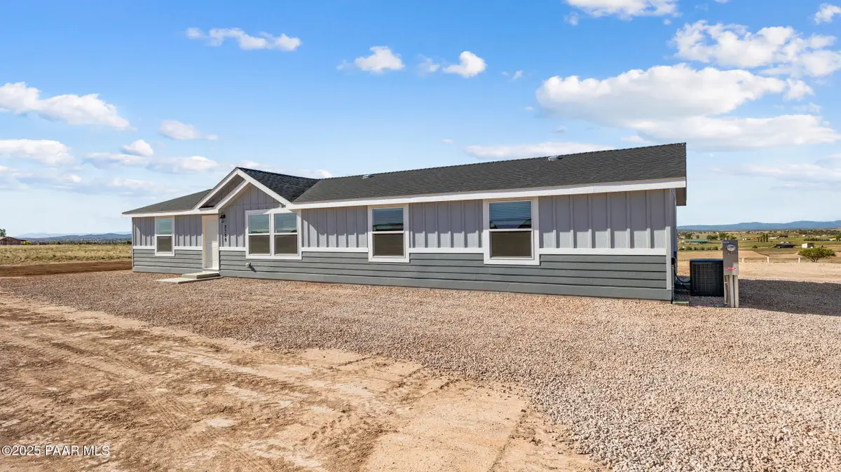 2729 W Grapevine Court, Paulden, AZ 86334 - Image #1