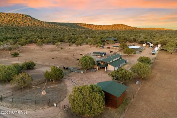 33425 W Cowboy Clint Way, Seligman, AZ 86337