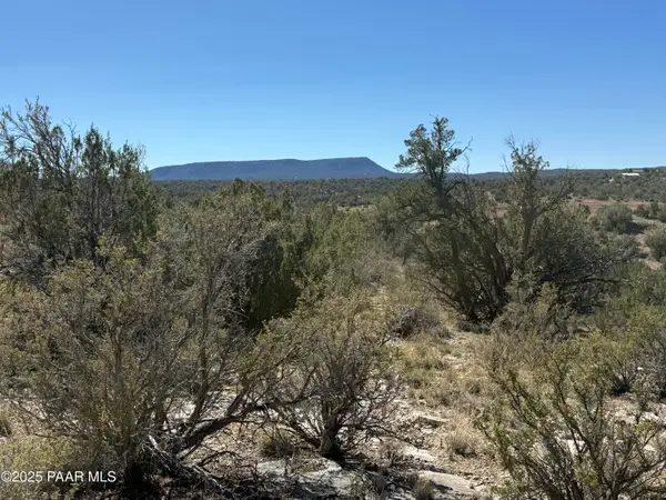 33367 W Hora Circle, Seligman, AZ 86337