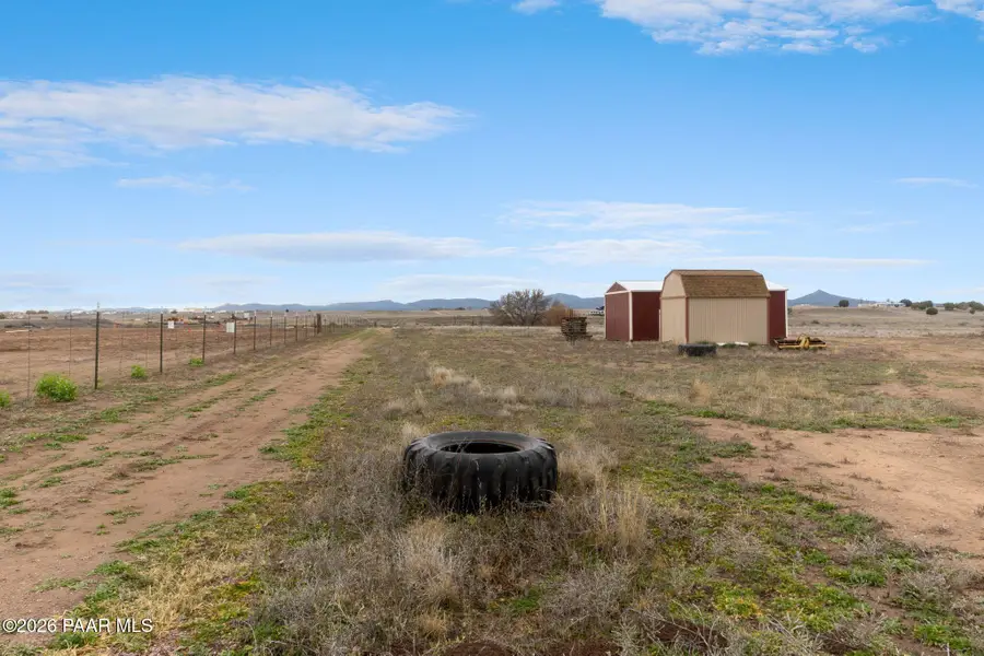 25550 N Leonora Lane, Paulden, AZ 86334 - Image #2