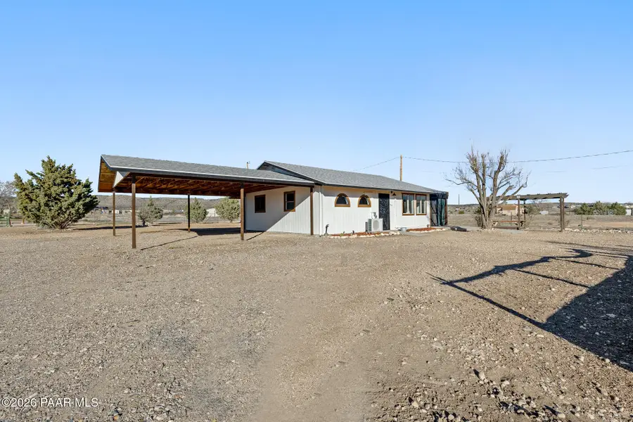 685 W Iris Road, Paulden, AZ 86334 - Image #2