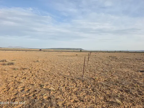 28203 W Fort Rock Road, Seligman, AZ 86337