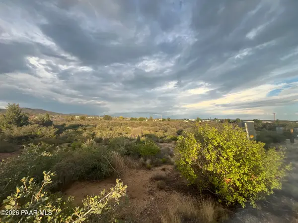 8420 W Claridge Lane, Wilhoit, AZ 86332
