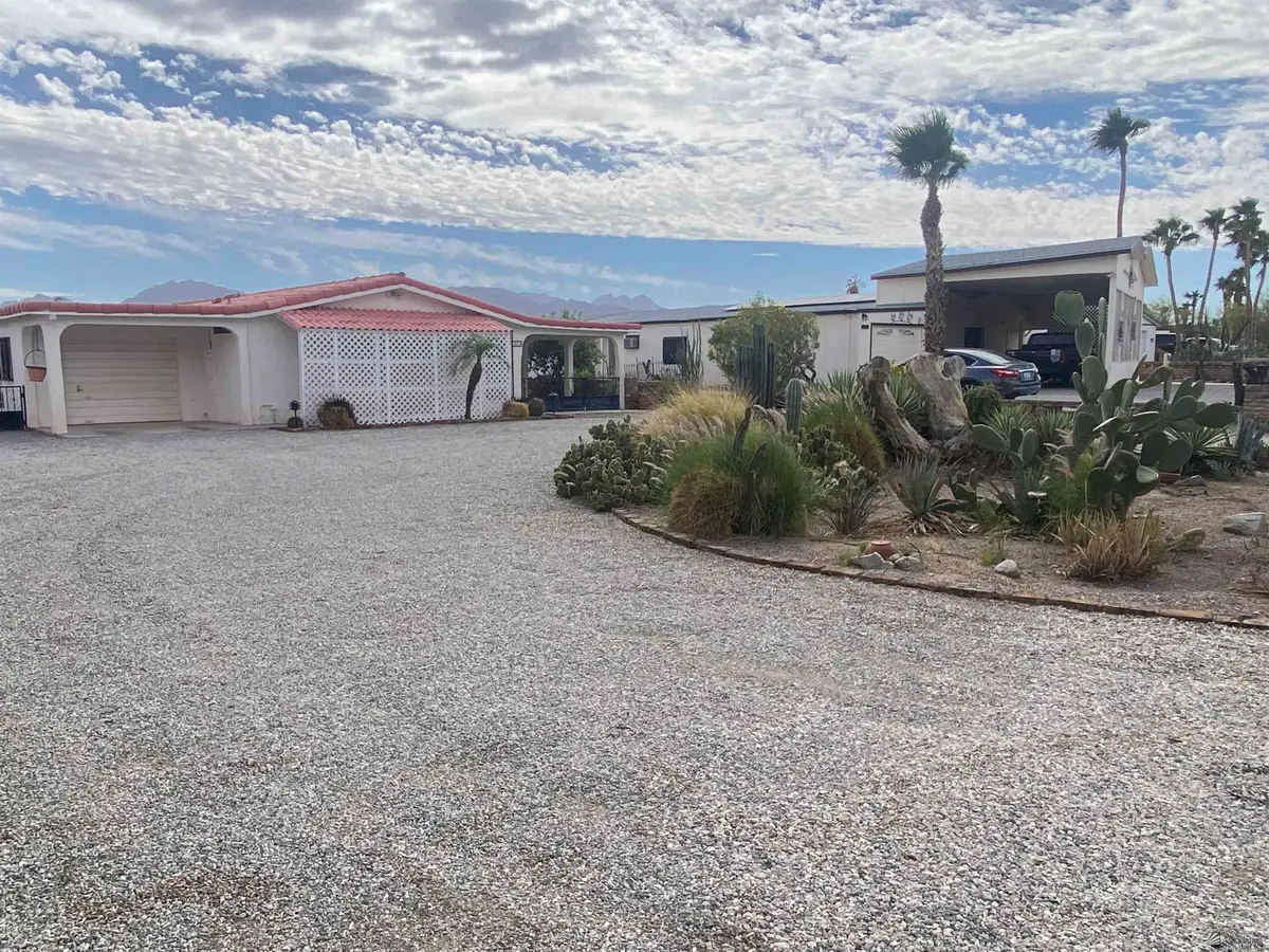 12319 S IRONWOOD DR, Yuma, AZ 85367 - Image #1
