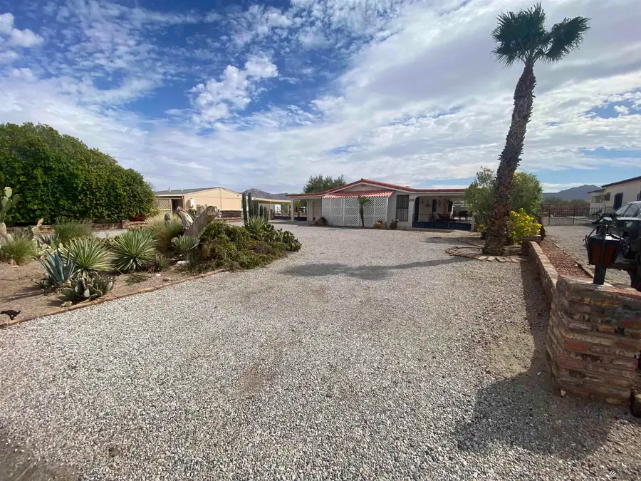 12319 S IRONWOOD DR, Yuma, AZ 85367 - Image #2