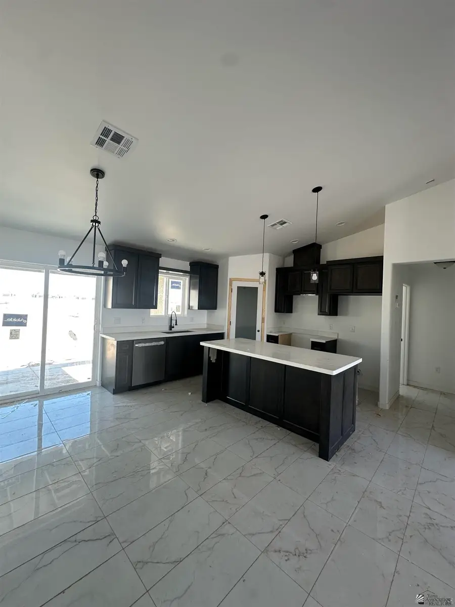 10812 E 45 PL, Yuma, AZ 85367 - Image #2