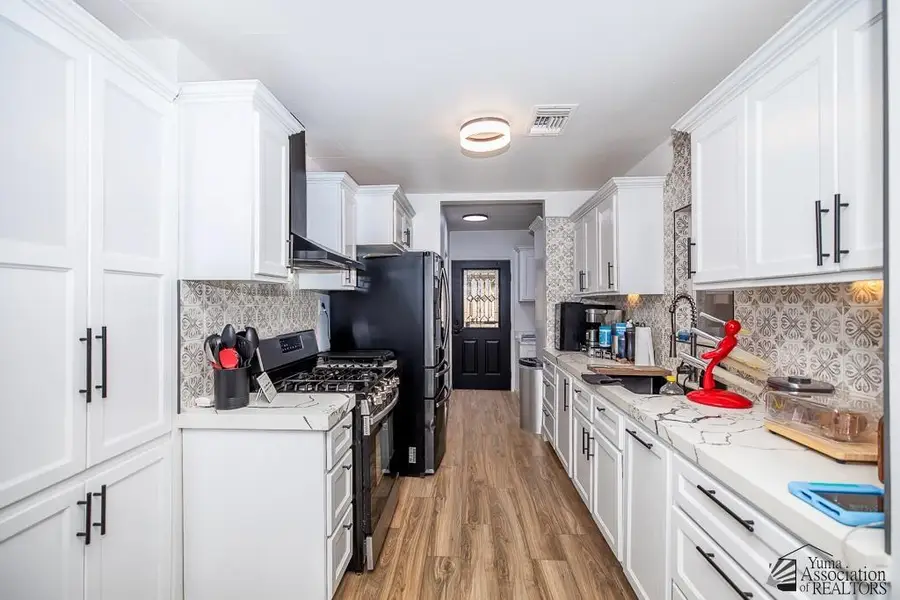 520 S 8 AVE, Yuma, AZ 85364 - Image #2