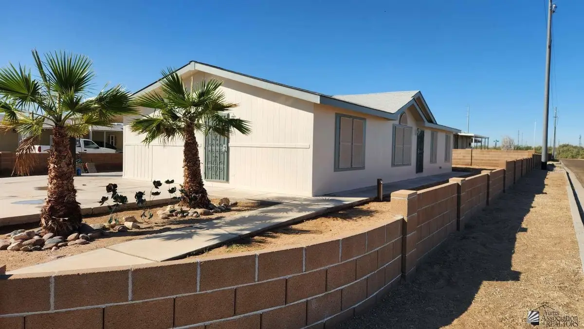 10114 S SUMMER AVE, Yuma, AZ 85365 - Image #1