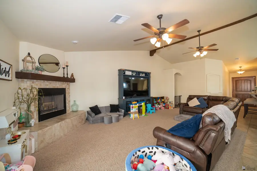 1404 W PARKWAY DR, Yuma, AZ 85364 - Image #2
