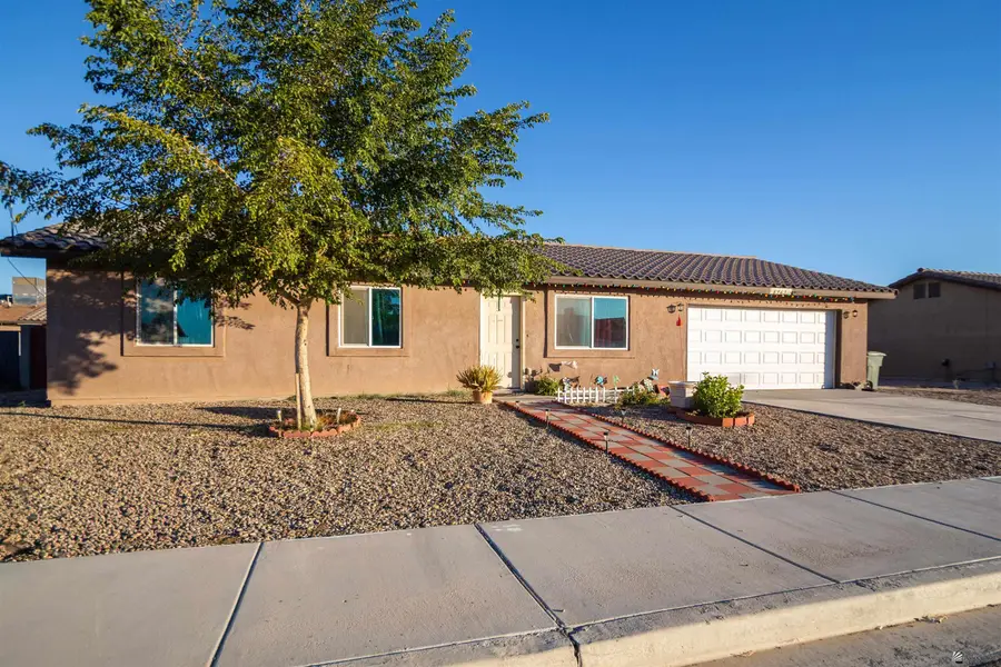 8762 E 36 LN, Yuma, AZ 85365 - Image #2