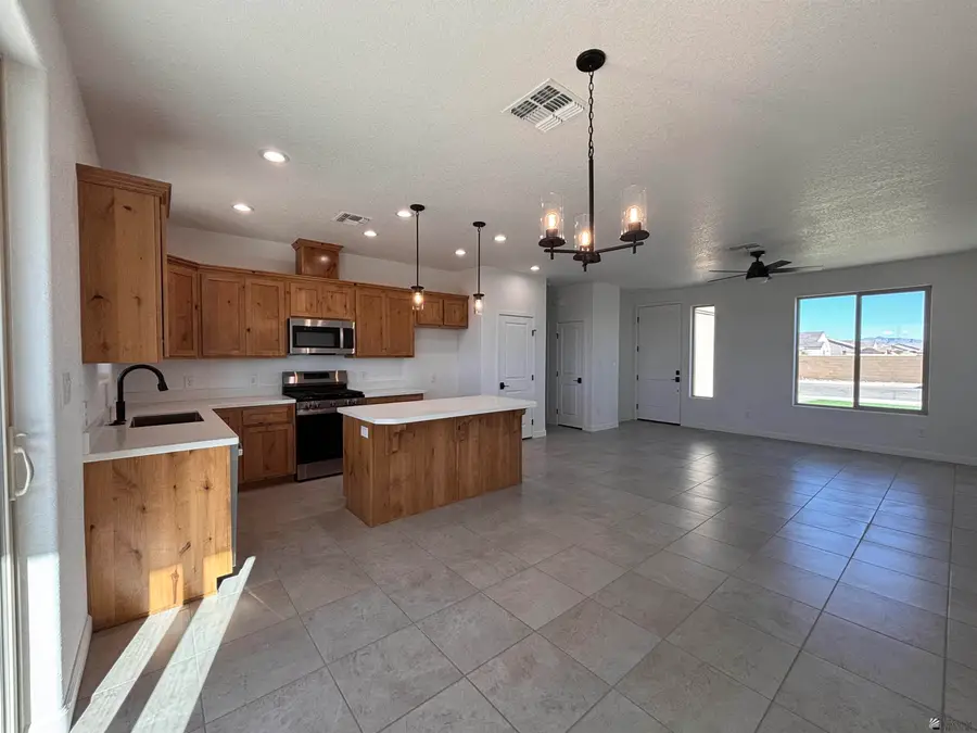 3482 S Albatross Dr, Yuma, AZ 85365 - Image #2