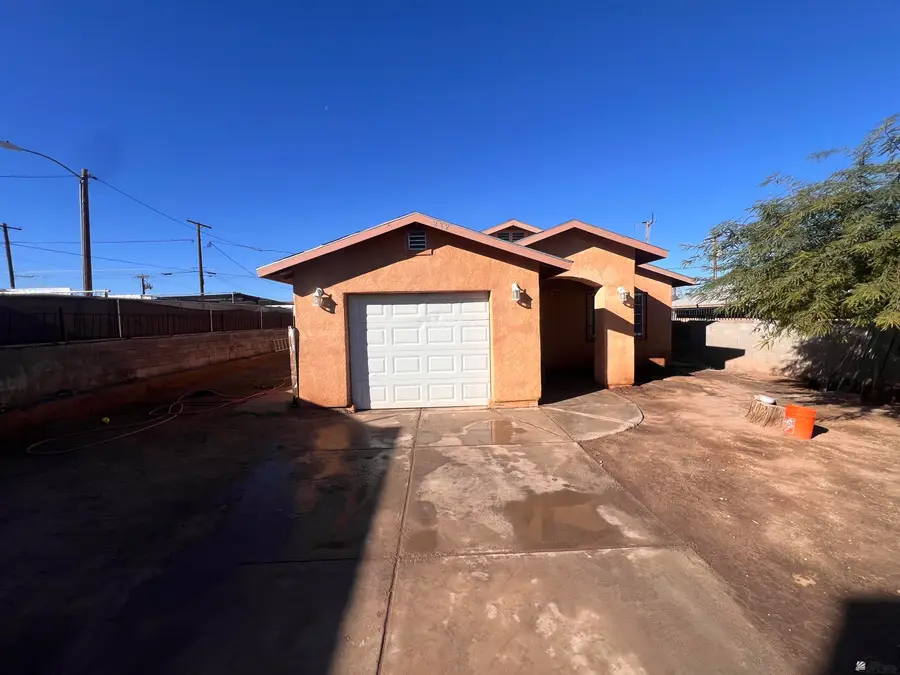 272 S 7 AVE, Yuma, AZ 85364 - Image #2