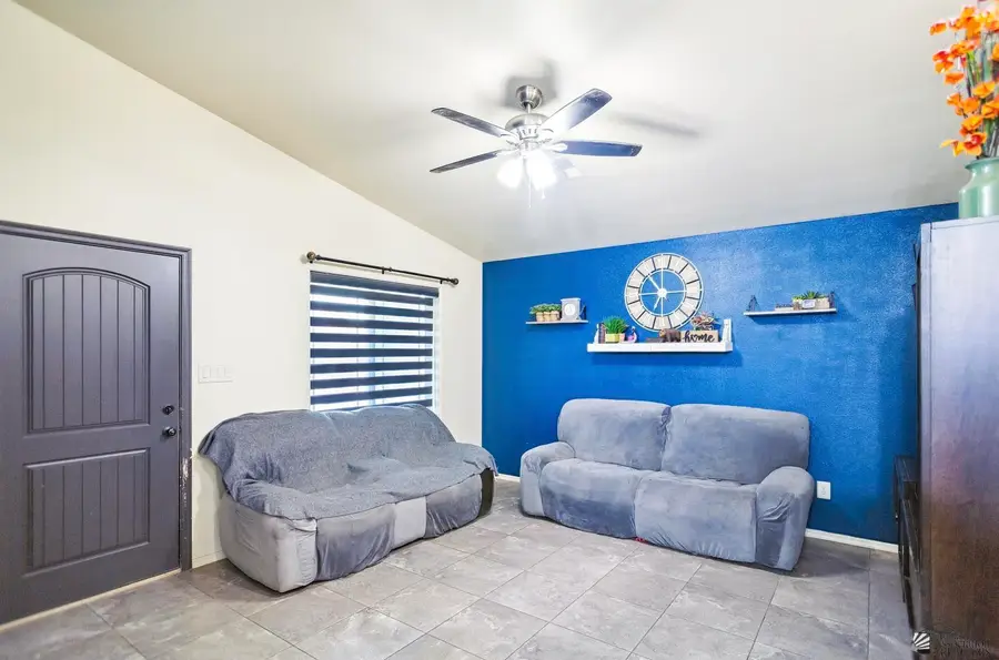 194 N EMMANUEL AVE, San Luis, AZ 85336 - Image #2