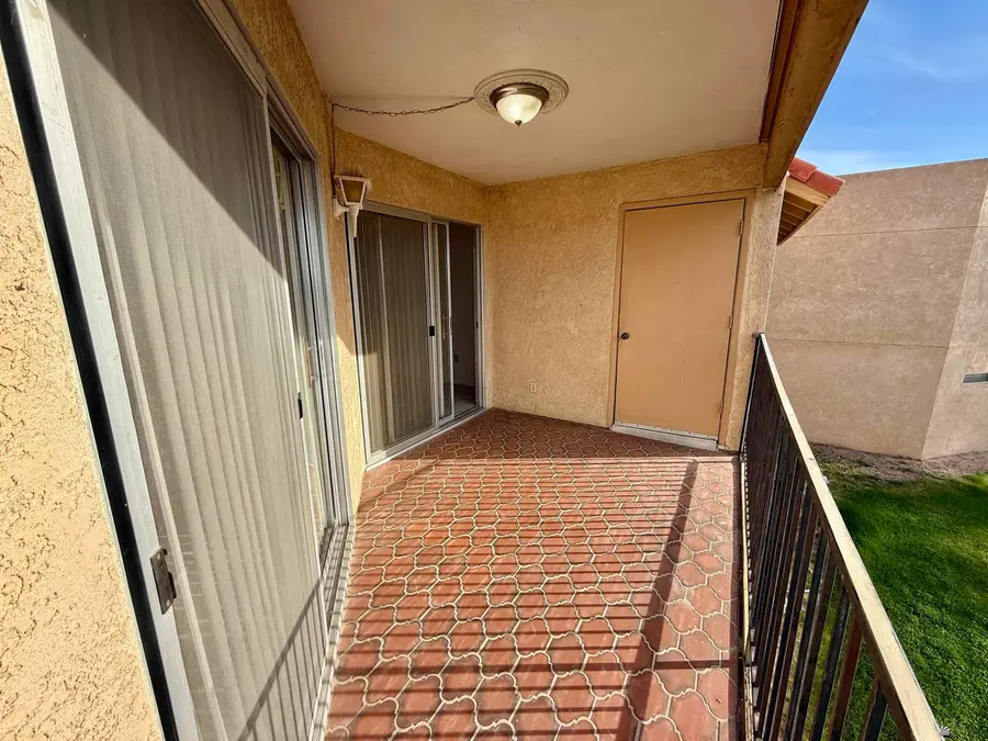 10642 S CAMINO DEL SOL, Yuma, AZ 85367 - Image #2