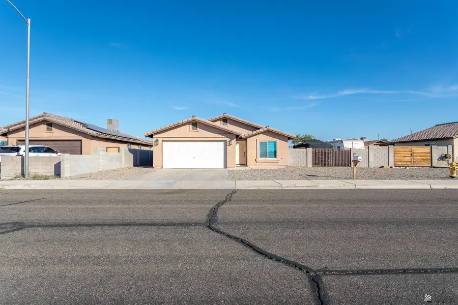 3797 S SUSANNAH DR, Yuma, AZ 85365 - Image #2