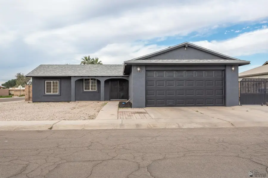 2437 S LOUISE AVE, Yuma, AZ 85365 - Image #2