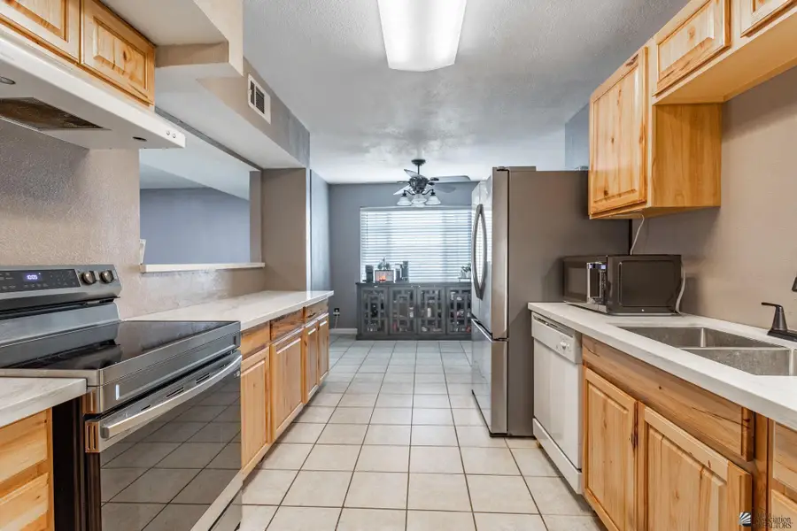 2437 S LOUISE AVE, Yuma, AZ 85365 - Image #3