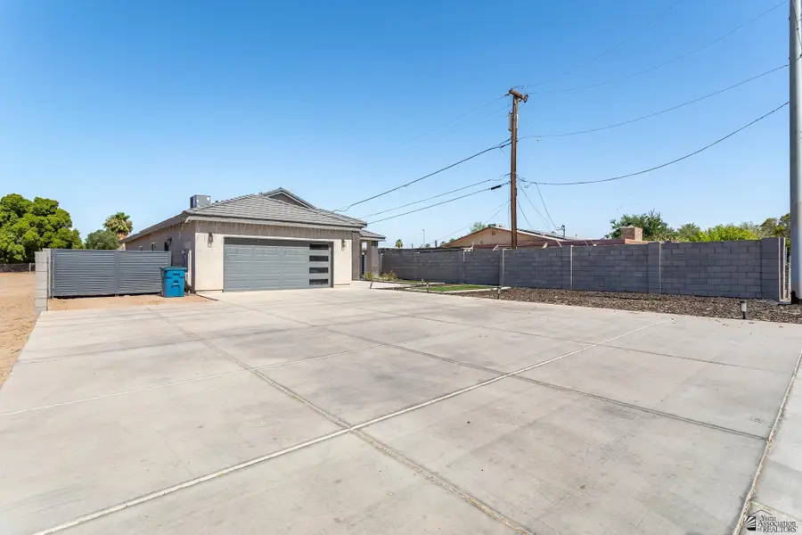 567 S AVE C, Yuma, AZ 85364 - Image #2