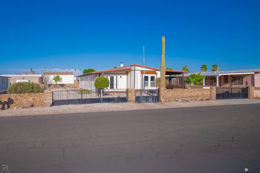 11279 S PHOENIX DR, Yuma, AZ 85367 - Image #2