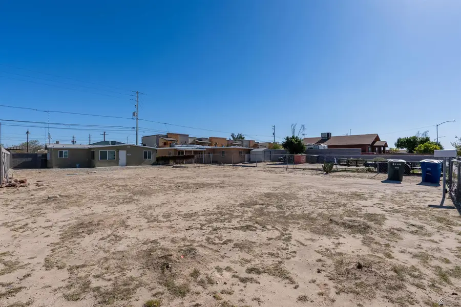 2105 S WALNUT AVE, Yuma, AZ 85364 - Image #3