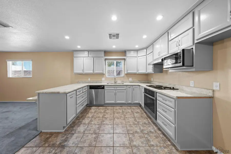 1420 E SUNSET CT, Yuma, AZ 85364 - #2