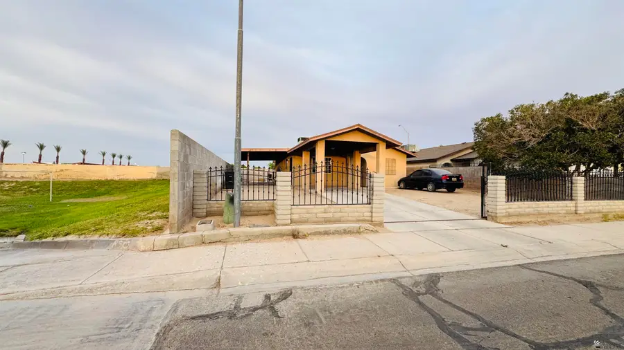 1037 N GUERRERO AVE, San Luis, AZ 85336 - #3