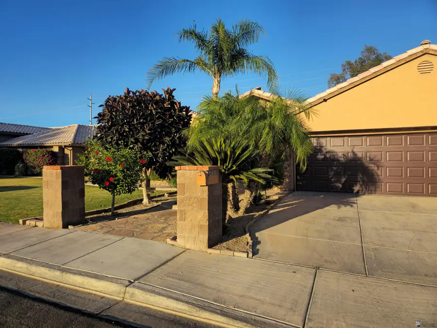 1933 S 33 DR, Yuma, AZ 85364 - #2