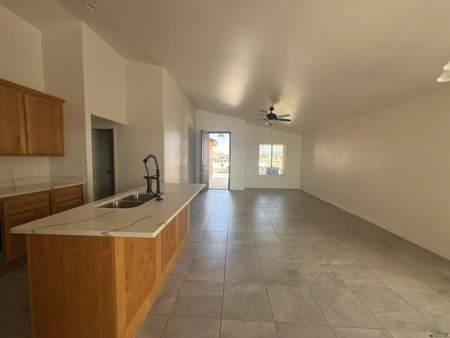 4156 S Hinckley Dr, Yuma, AZ 85365 - #2