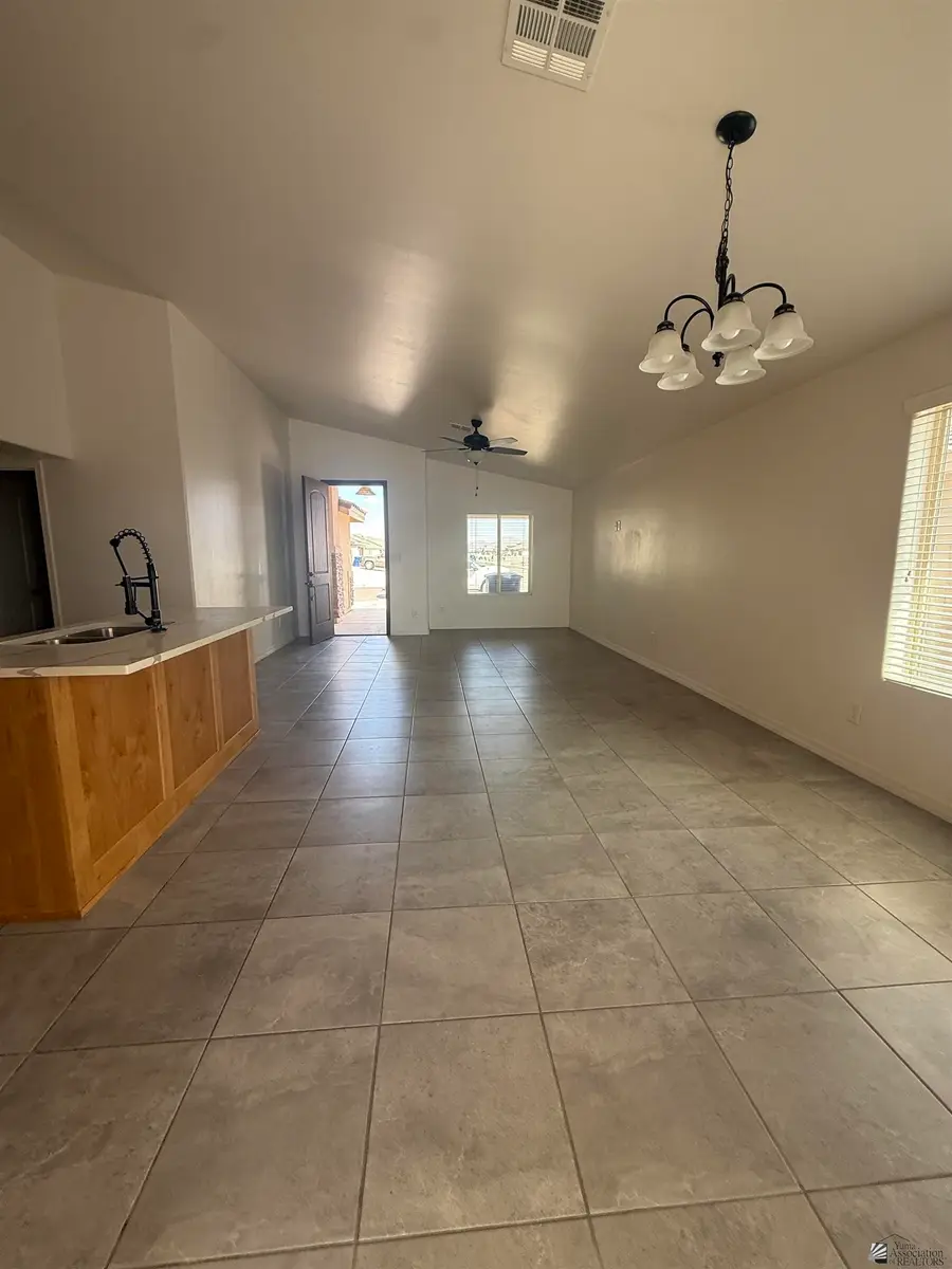 4156 S Hinckley Dr, Yuma, AZ 85365 - #3
