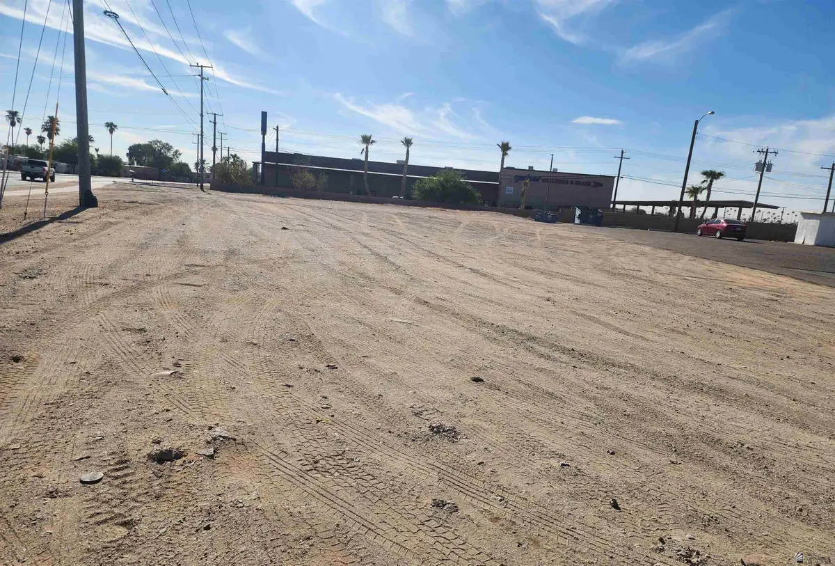 415 E 32 St, Yuma, AZ 85364 - #1