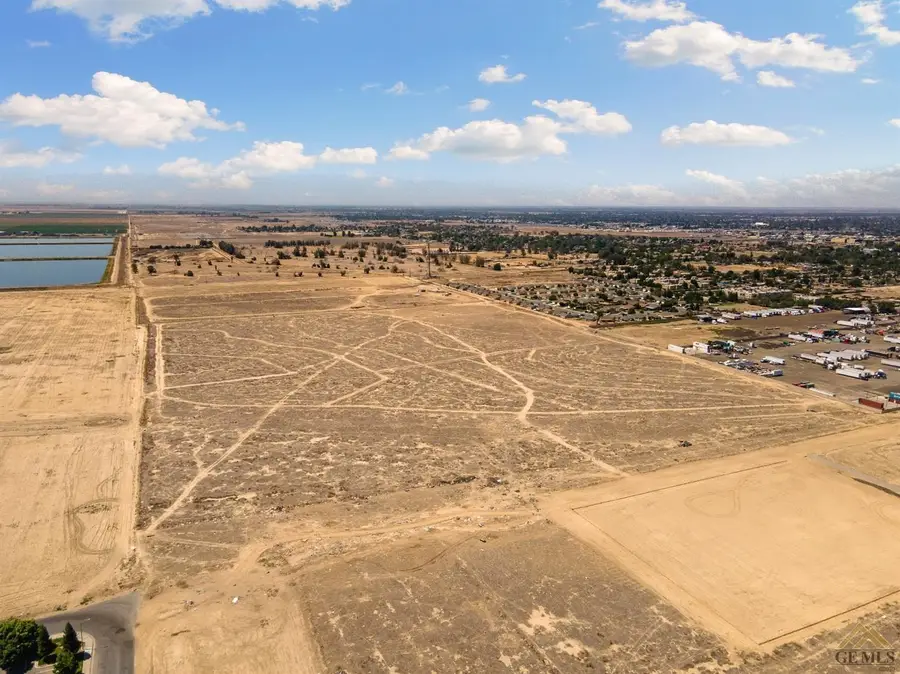 2101 E BELLE TERRACE, Bakersfield, CA 93304 - Image #3