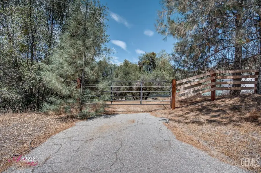 28060 CARLYLE SPRINGS ROAD, Keene, CA 93531 - Image #2
