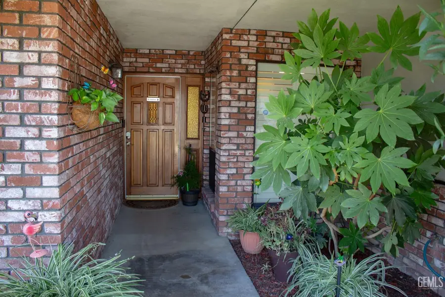 1301 CHARTERTEN AVENUE, Bakersfield, CA 93307 - Image #3