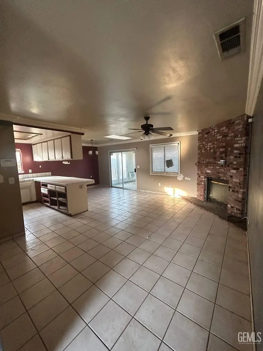 4704 COUNTRY WOOD LANE, Bakersfield, CA 93313 - Image #3