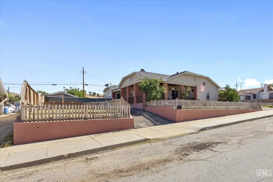 335 D STREET, Taft, CA 93268 - Image #2