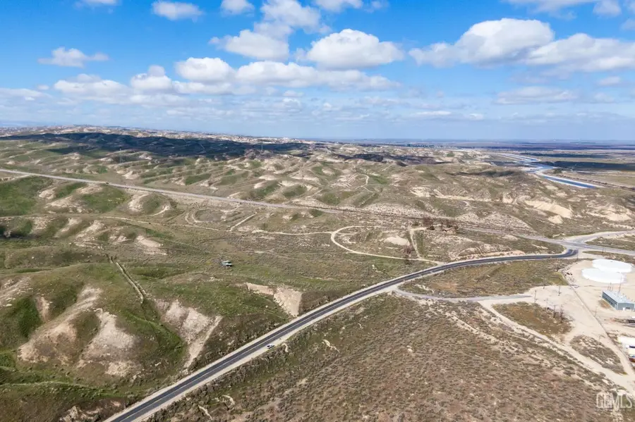 30300 GOLF COURSE ROAD, Taft, CA 93268 - Image #2