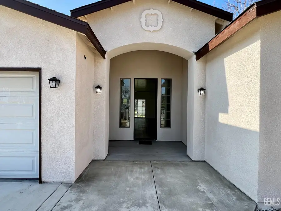 753 N BRUNDAGE AVENUE, Farmersville, CA 93223 - Image #2