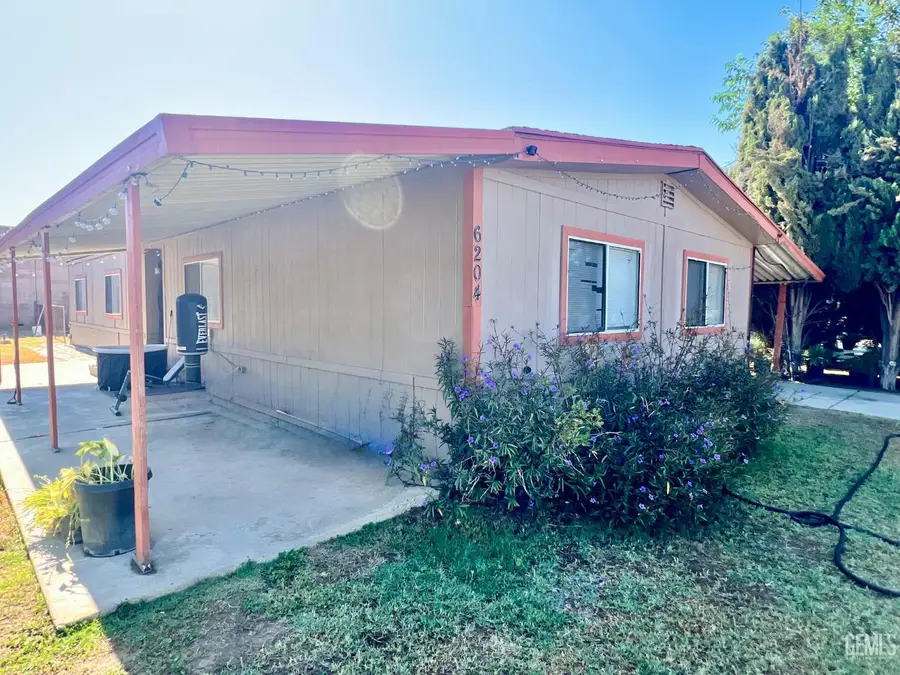 6204 DENNEN STREET, Bakersfield, CA 93313 - Image #2
