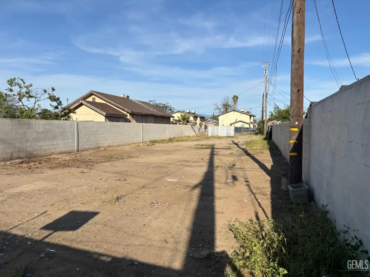 800 WALLACE, Bakersfield, CA 93307 - Image #1