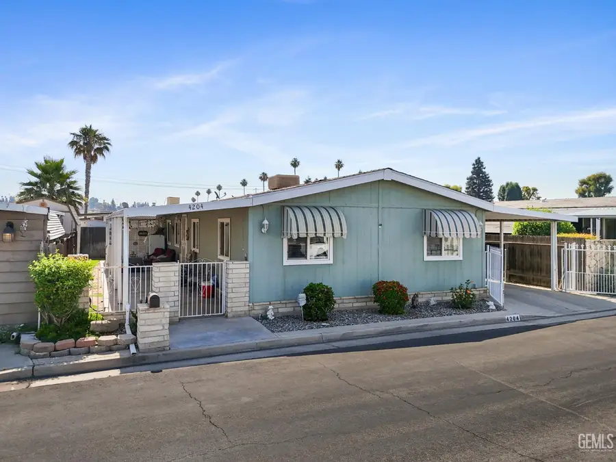 4204 KING ARTHUR COURT, Bakersfield, CA 93301 - Image #2