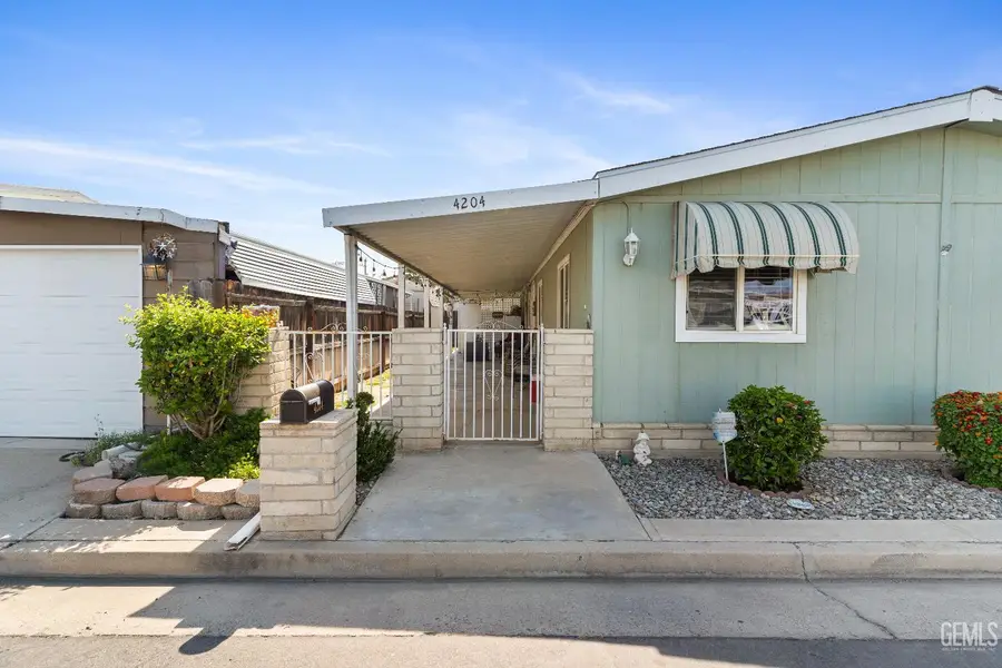 4204 KING ARTHUR COURT, Bakersfield, CA 93301 - Image #3