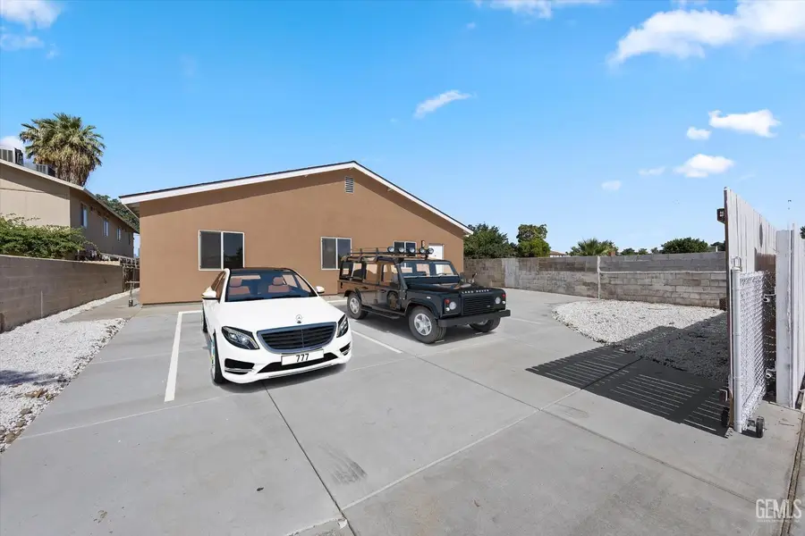 135 L STREET, Bakersfield, CA 93304 - Image #2