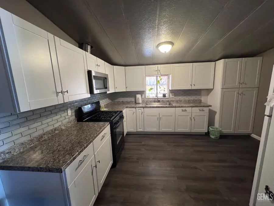 146 W 11TH PLACE, Delano, CA 93215 - Image #3