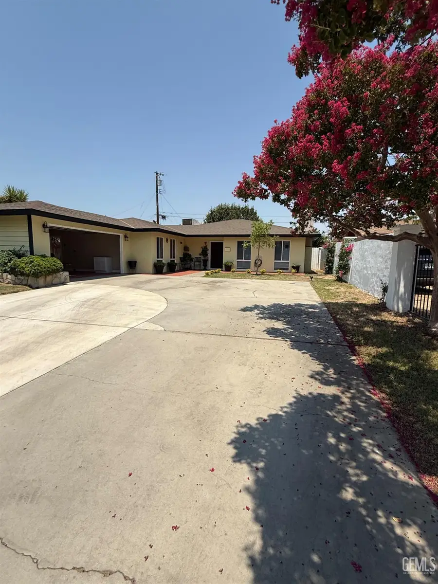 2404 BELVEDERE AVE, Bakersfield, CA 93304 - Image #2