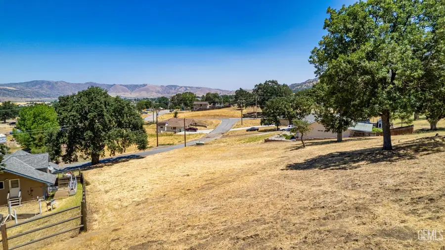 28420 DELAWARE, Tehachapi, CA 93561 - Image #2